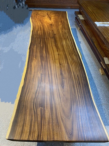 Bàn gỗ Me Tây nguyên khối, nguyên tấm kiểu tự nhiên dài 2m67 phù hợp làm bàn ăn, bàn cafe, bàn văn phòng, bàn họp