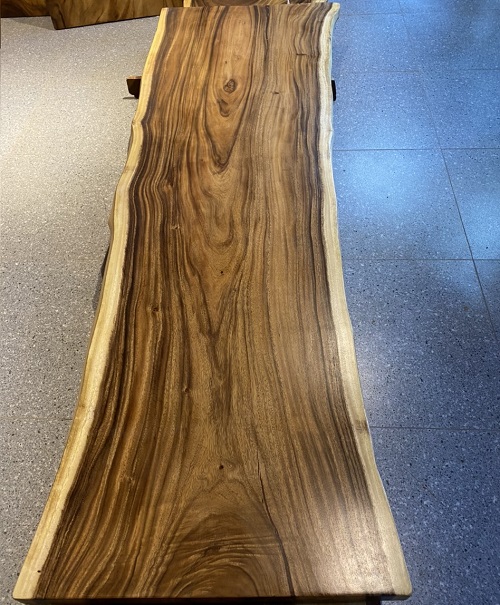 Bàn gỗ Me Tây nguyên khối dài 2m33 viền tự nhiên