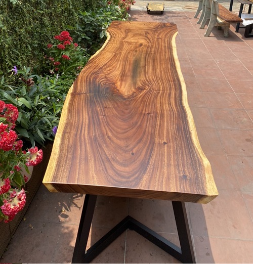 Bàn gỗ Me Tây nguyên khối kiểu tự nhiên dài 2m93 phù hợp làm bàn ăn, bàn làm việc, bàn cafe, bàn văn phòng, bàn họp
