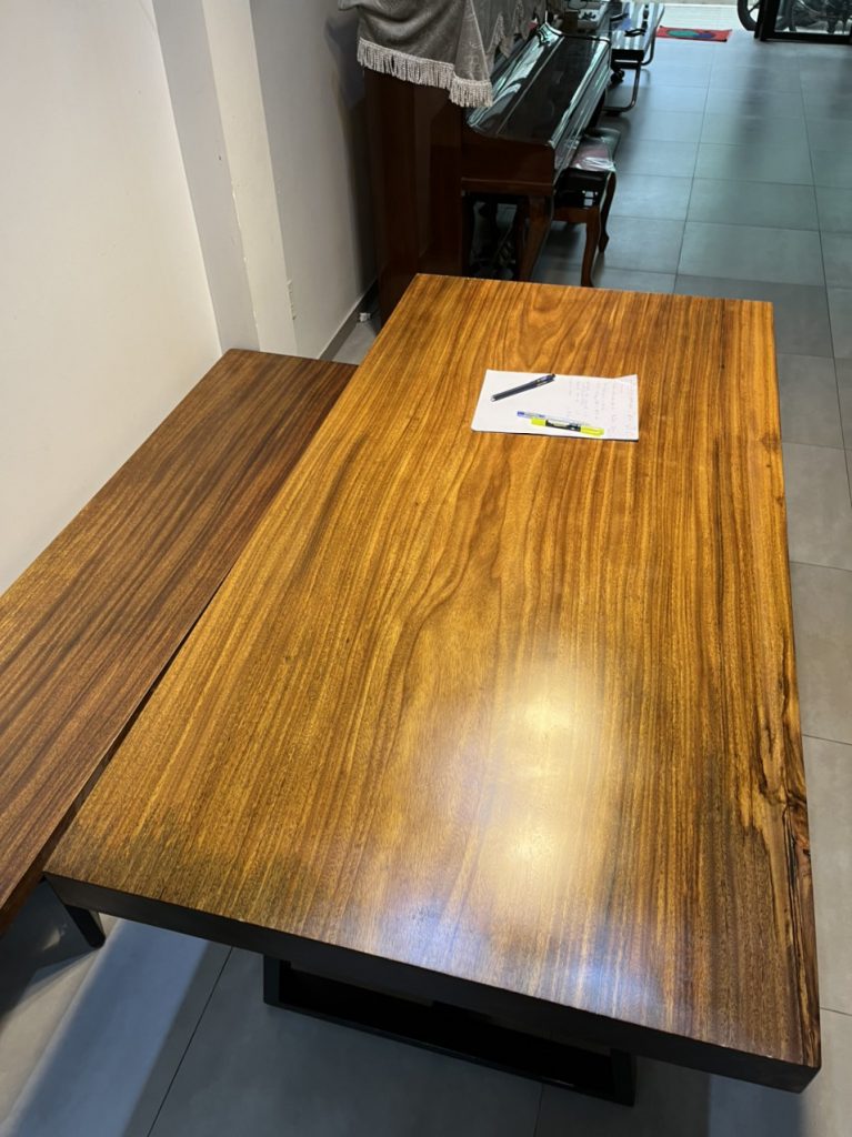 Bàn giao bộ bàn ghế gỗ lim okan cho khách hàng tại Thủ Đức