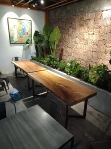 Bộ 2 bàn gỗ me tây vuông vức phong cách mộc 