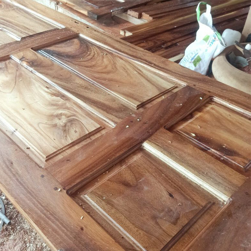 Xưởng sản xuất cửa gỗ nguyên tấm ở đâu uy tín giá tốt