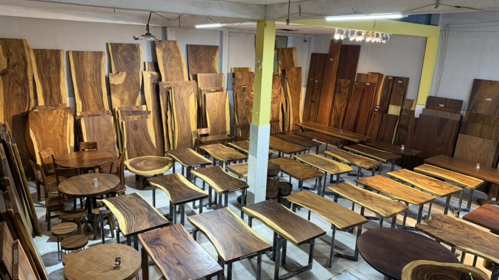 Thanh Lý Mặt Bàn Gỗ Tự Nhiên Nguyên Tấm Me Tây Cuối Năm